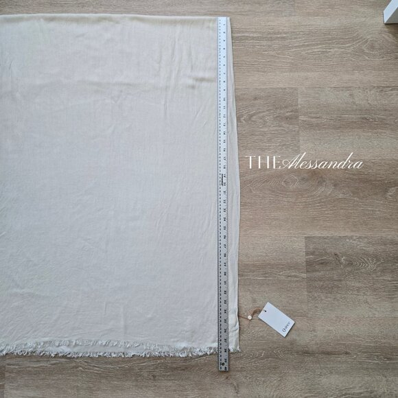 Quince Featherweight Cashmere Silk Scarf 60% and 40% Blend Ivory New With Tags - Picture 5 of 17